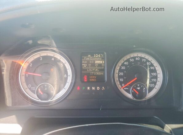 3C63R3GJ4JG294817 2018 RAM 3500 White Instrument cluster view