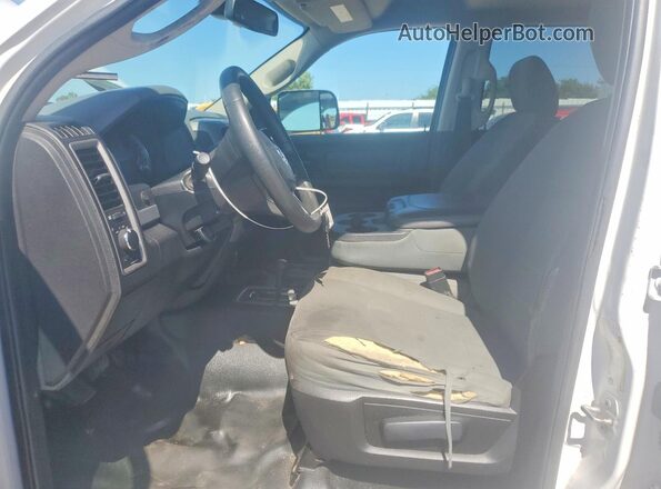 3C63R3GJ4JG294817 2018 RAM 3500 White Front interior view
