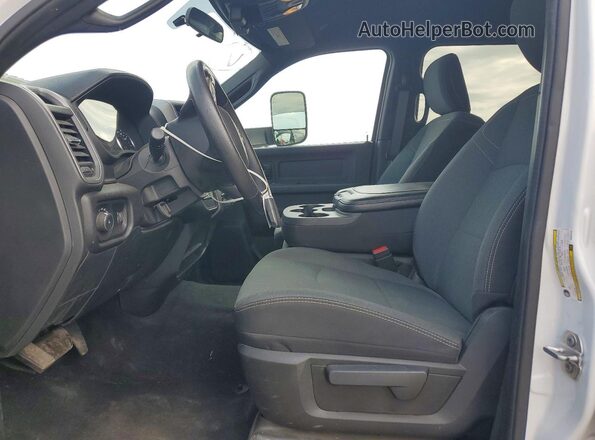 3C63R3GL9MG667825 2021 RAM 3500 Белый Вид салона спереди