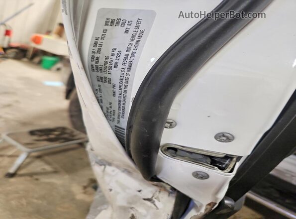 3C63R3HL9RG339228 2024 RAM 3500 White Вид підкапотного простору