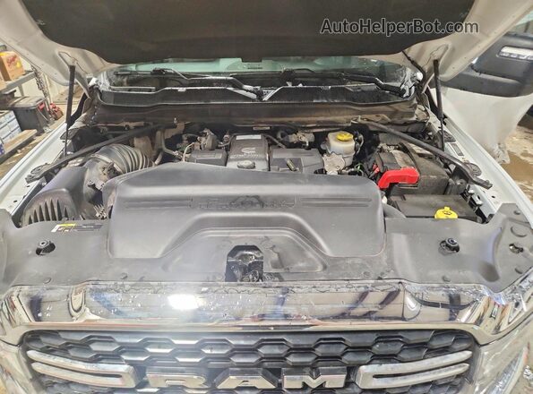3C63R3HL9RG339228 2024 RAM 3500 White Вид задньої частини салону