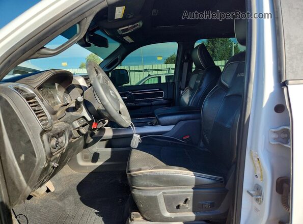 3C63R3JL0NG396910 2022 RAM 3500 White Вид салону спереду