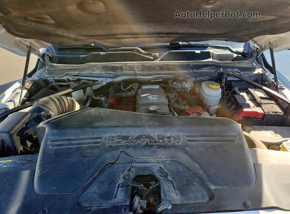 3C63R3JL0NG396910 2022 RAM 3500 White Вид задньої частини салону