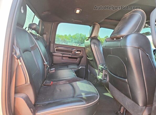 3C63R3JL0NG396910 2022 RAM 3500 White Вид задніх сидінь
