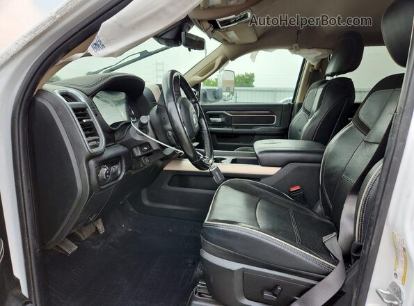 3C63R3JLXNG152696 2022 RAM 3500 White წინა სალონის ხედი