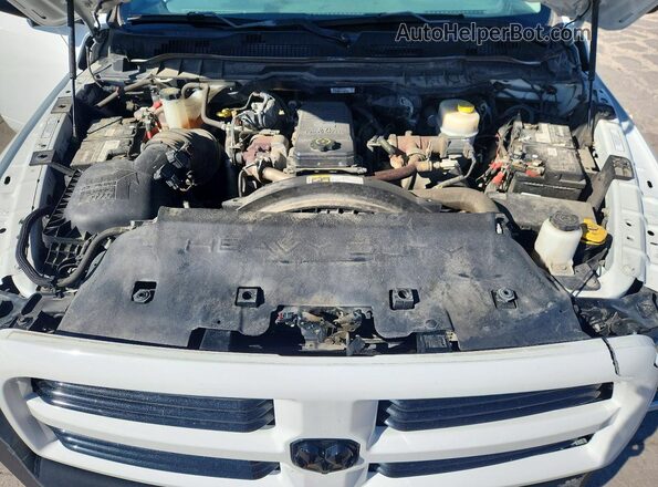3C63R3LL0HG599751 2017 RAM 3500 White Вид задньої частини салону