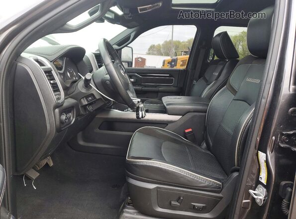 3C63R3ML8PG573847 2023 RAM 3500 Black Vista interior delantera