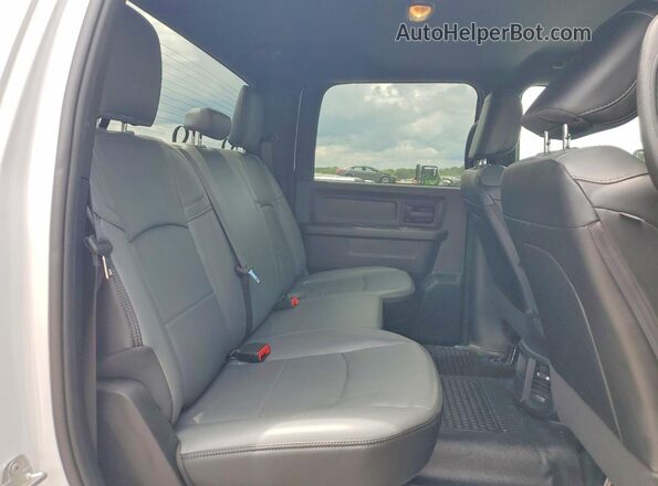 3C63R5CL9SG504364 2025 RAM 2500 White Widok tylnych siedzeń