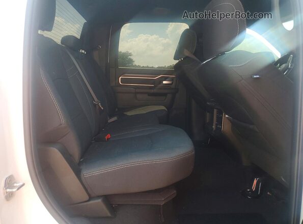 3C63R5DL0TG183542 2026 RAM 2500 White Widok tylnych siedzeń