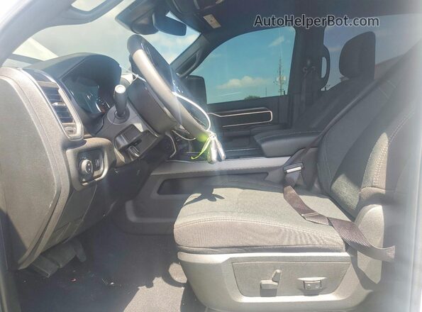 3C63R5DL0TG183542 2026 RAM 2500 White Widok wnętrza z przodu