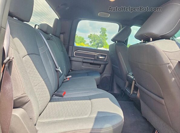 3C63R5DL7TG215743 2026 RAM 2500 Black Widok tylnych siedzeń