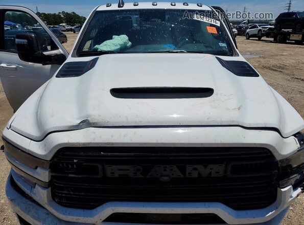 3C63R5FLXSG556534 2025 RAM 2500 White Սալոնի հետևի տեսք