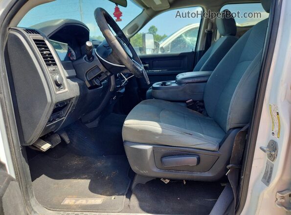 3C63RRGL1HG717819 2017 RAM 3500 Белый Вид салона спереди
