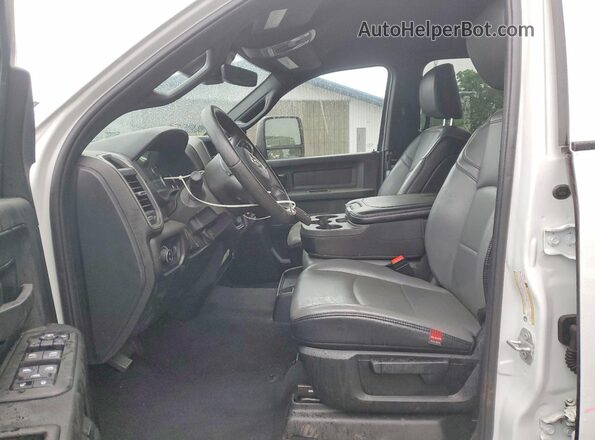 3C63RRGL3TG184171 2026 RAM 3500 White Vista interior delantera