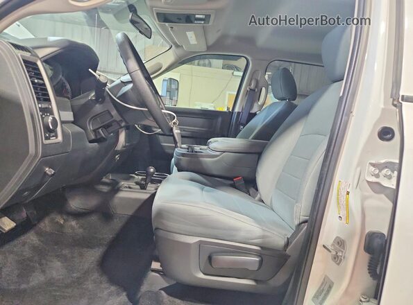 3C63RRGL6HG633656 2017 RAM 3500 White Vista interior delantera