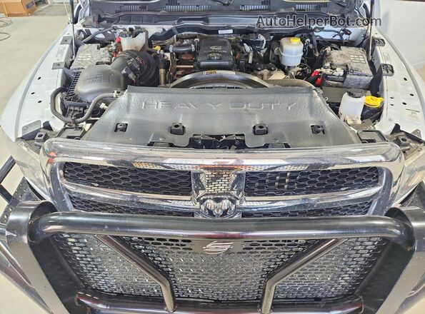 3C63RRGL6HG633656 2017 RAM 3500 White Vista interior trasera