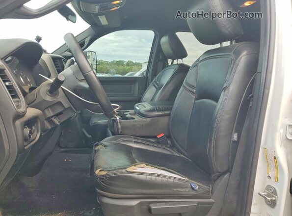 3C63RRGL6NG113565 2022 RAM 3500 White Vista interior delantera