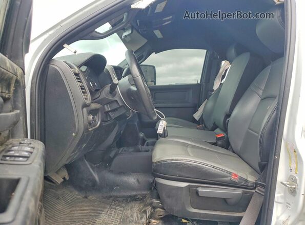 3C63RRGL8RG128770 2024 RAM 3500 White Front interior view