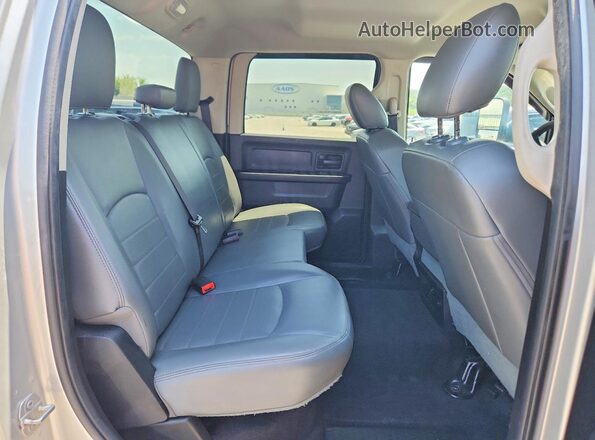 3C63RRGL9HG730155 2017 RAM 3500 Silver Вид задніх сидінь