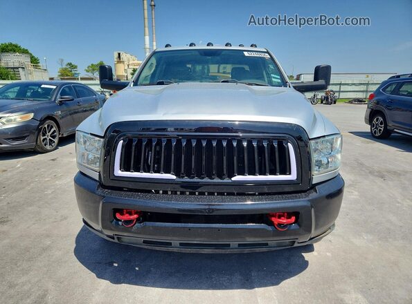 3C63RRGL9HG730155 2017 RAM 3500 Silver Вид спереду