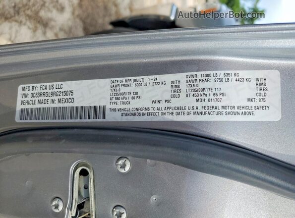 3C63RRGL9RG215075 2024 RAM 3500 Gray Vista del compartimento del motor