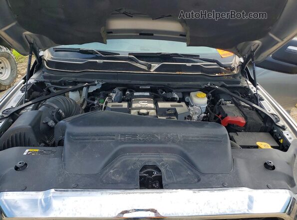 3C63RRGL9RG215075 2024 RAM 3500 Gray Vista interior trasera