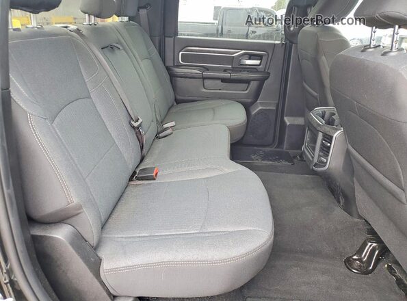 3C63RRHL4RG137982 2024 RAM 3500 Black Вид задніх сидінь