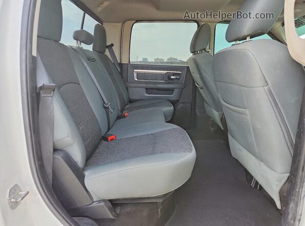 3C63RRHL7GG176160 2016 RAM 3500 White Widok tylnych siedzeń