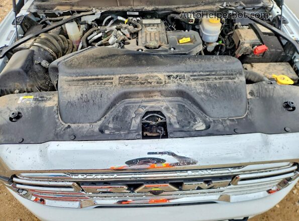 3C63RRML4SG519960 2025 RAM 3500 White Rear interior view