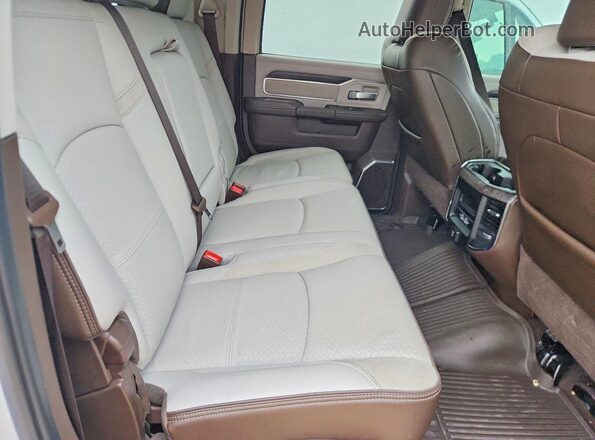 3C63RRML4SG519960 2025 RAM 3500 White Rear seats view