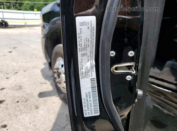 3C63RRML8NG193617 2022 RAM 3500 Black Вид підкапотного простору