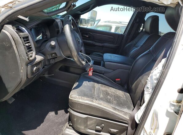 3C63RRPL0NG162504 2022 RAM 3500 White Widok wnętrza z przodu