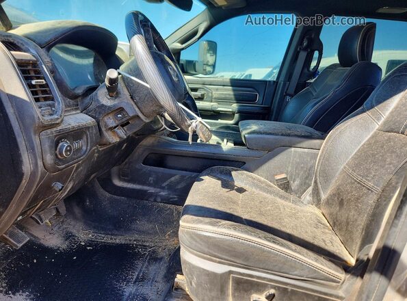 3C63RRRL3KG708429 2019 RAM 3500 Silver Front interior view