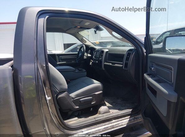 3C6JR6AG2HG708189 2017 RAM 1500 Gray Widok wnętrza z przodu