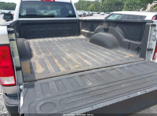 3C6JR6DG0HG764711 2017 RAM 1500 Silver Вид щитка приладів