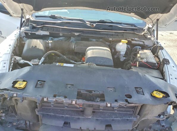 3C6JR6DG5KG500858 2019 RAM 1500 White Rear interior view