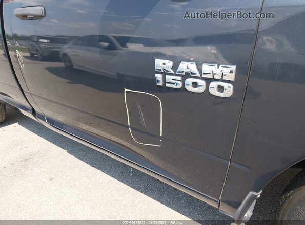 3C6JR6DG7HG764902 2017 RAM 1500 Gray Instrument cluster view