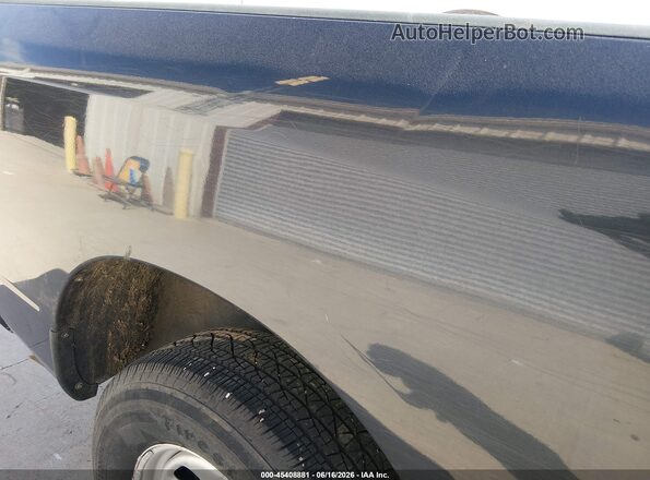 3C6JR6DGXJG318152 2018 RAM 1500 Gray Вид задньої частини салону