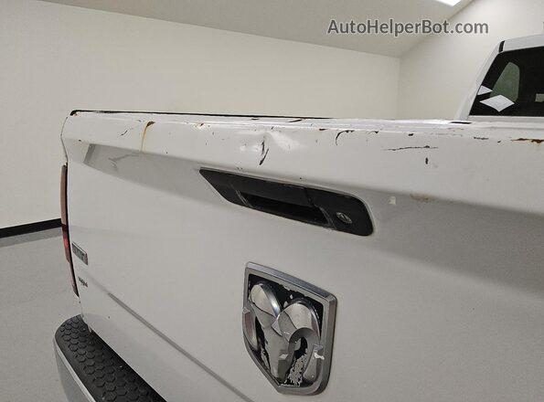 3C6JR6EG5HG656132 2017 RAM 1500 White 