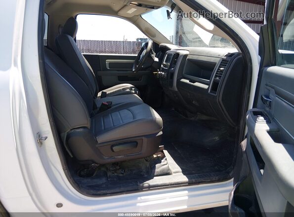 3C6JR7DG2KG609591 2019 RAM 1500 CLASSIC White Front interior view