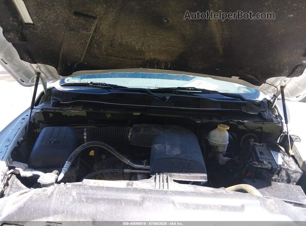 3C6JR7DG2KG609591 2019 RAM 1500 CLASSIC White Rear view