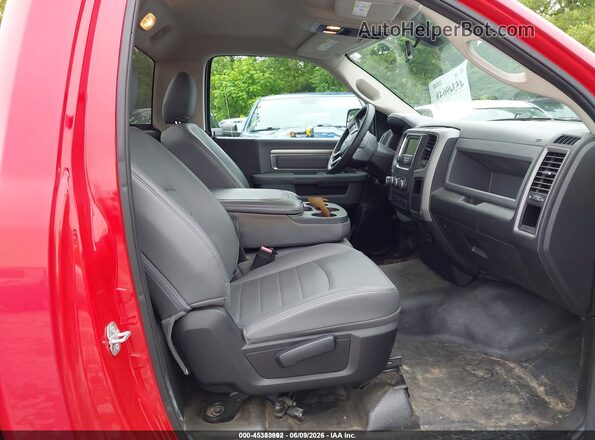 3C6JR7DG3HG765356 2017 RAM 1500 Red Вид салону спереду