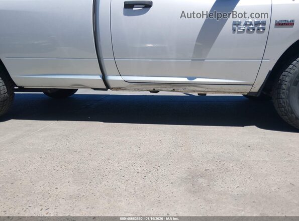 3C6JR7DT4HG535872 2017 RAM 1500 Silver Սարքավորումների վահանակի տեսք
