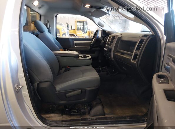 3C6LR5AT1JG363596 2018 RAM 2500 Silver Vista interior delantera