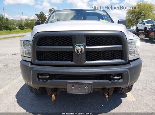 3C6LR5AT1JG363596 2018 RAM 2500 Silver Vista interior trasera
