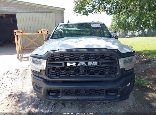 3C6MR4AJ3KG597950 2019 RAM 2500 Белый Вид задней части салона