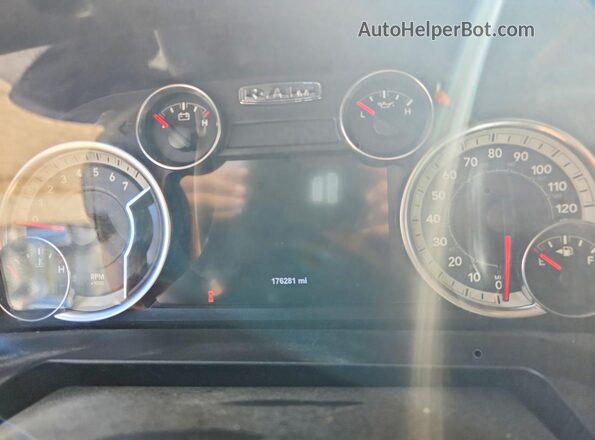 3C6RR6LT0HG504696 2017 RAM 1500 Черный Вид щитка приборов