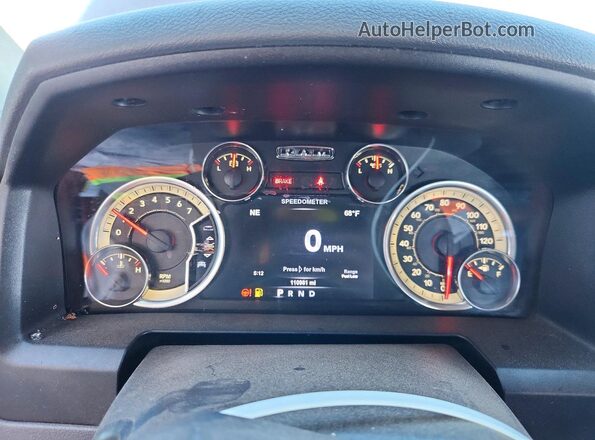 3C6RR6LT2HG563698 2017 RAM 1500 Maroon Vista del cuadro de instrumentos