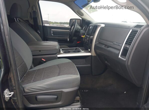 3C6RR6LT5HG687075 2017 RAM 1500 Gray Front interior view