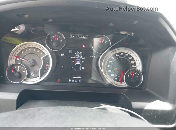 3C6RR6LT9HG521335 2017 RAM 1500 White Vista de los asientos traseros